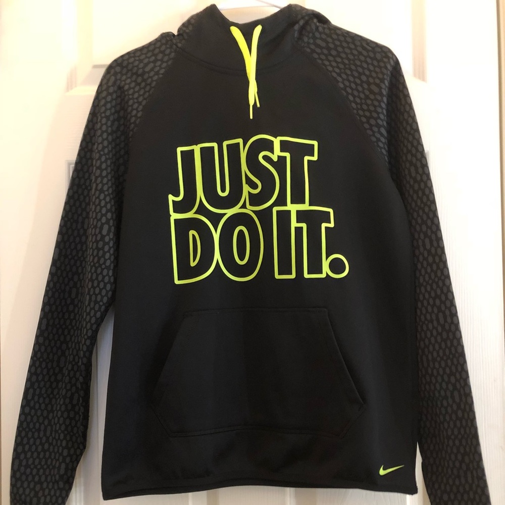 Nike therma fit hoodie (WORN ONCE)